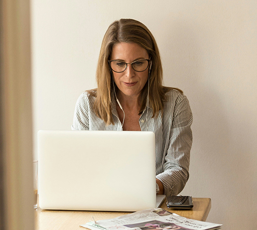 Mujer en una sesión online con Ester Lechosa